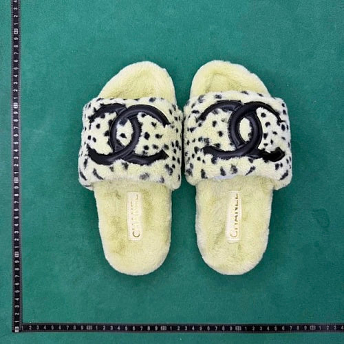 Chanel Shearling CC Slide — Cream / Black