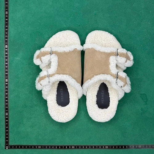Hermès Shearling Double-Buckle Sandal — Beige / Ecru