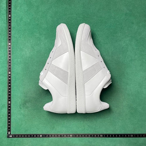 Maison Margiela Replica — White / Light Grey