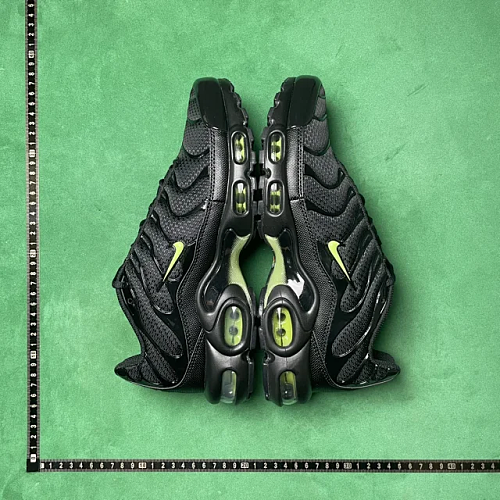 Nike Air Max Plus — Black / Neon Lime
