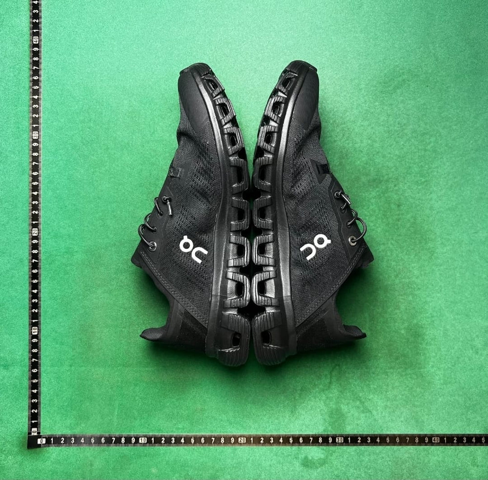 On Cloudnova — Triple Black