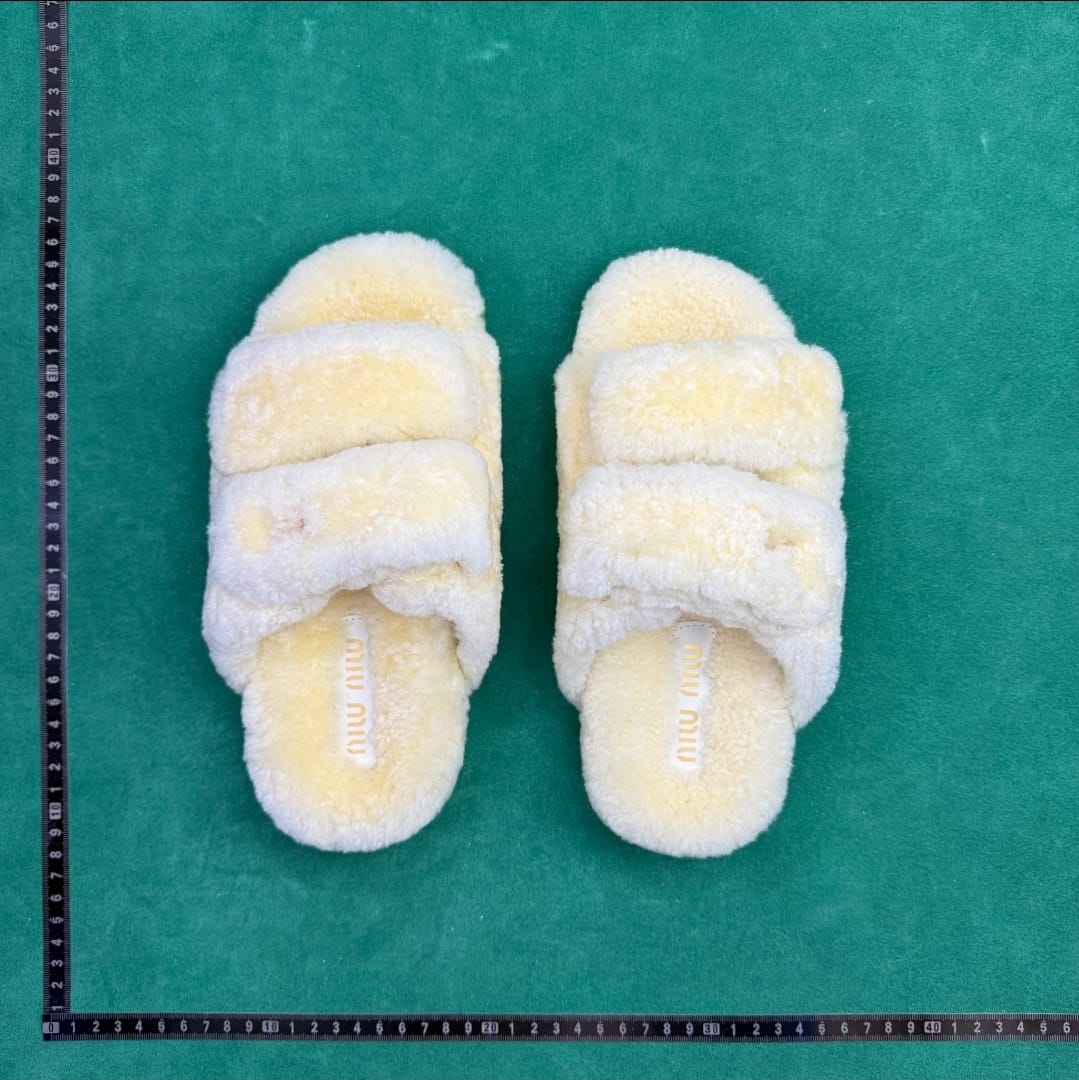 Shearling Slide — Cream / Pastel